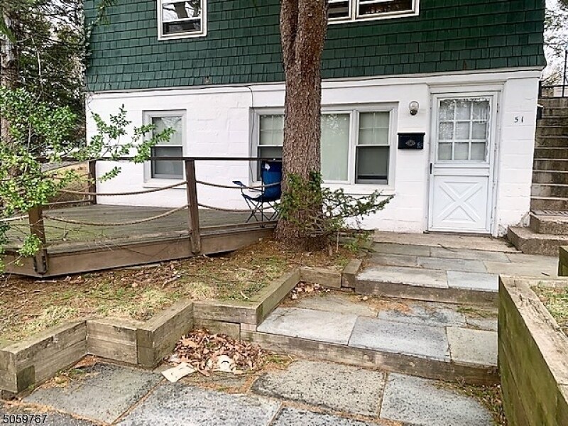 Primary Photo - 51 Iroquois Ave