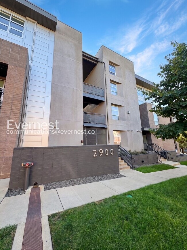 Building Photo - 2900 Wyandot St