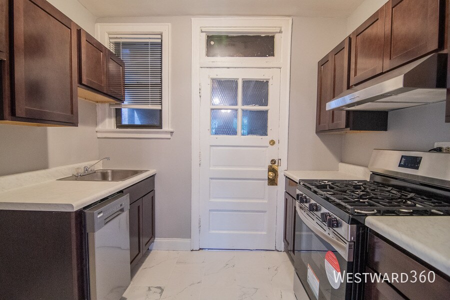 Foto principal - 1620 W Farwell Ave