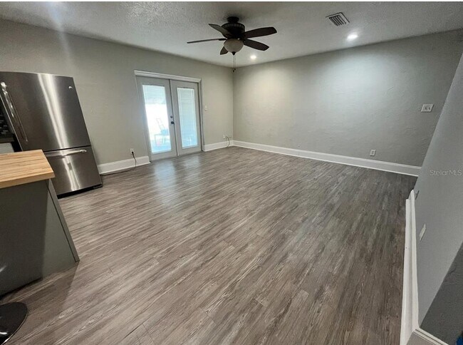 Building Photo - 339 Croton Dr