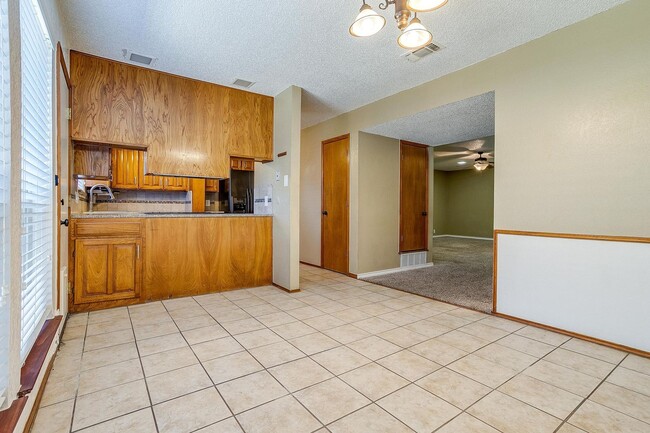 Building Photo - Lago Vista Drive Duplex