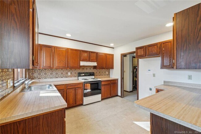 Building Photo - 152 Cold Spring Rd