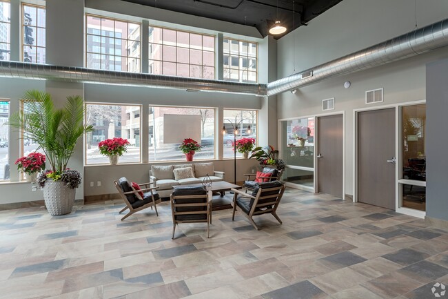 Building Photo - R7 Lofts