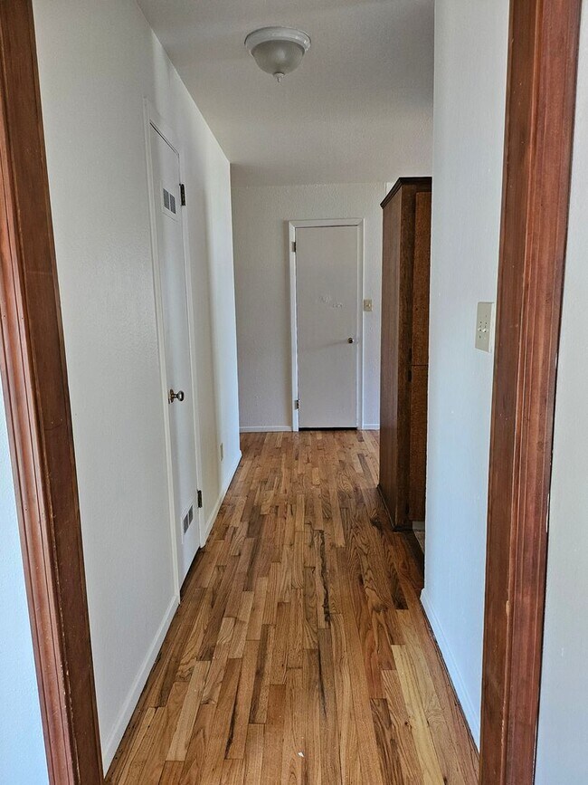 Building Photo - ALL PROSPECTIVE TENANTS MUST SUBMIT A $58 ...