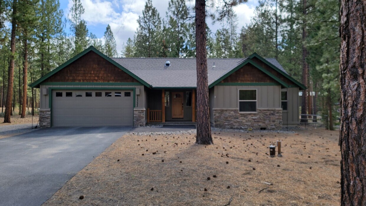 Primary Photo - Custom 3 bedroom house with a Shop