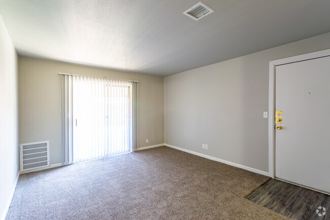 1BR, 1BA - 643SF - Tamarack Place Apartments