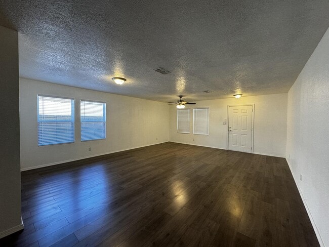 Foto del edificio - 10815 Thunder Basin Rd SE