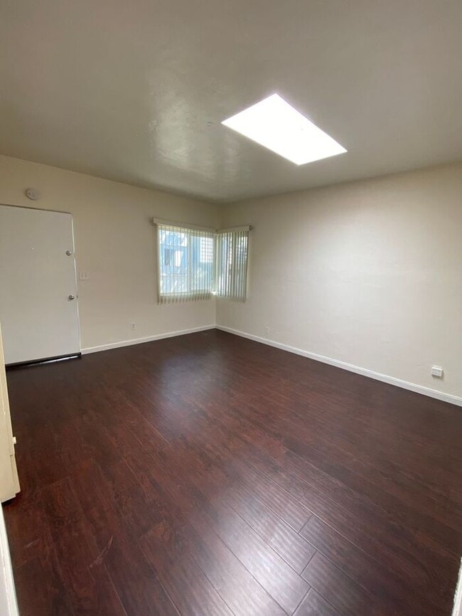Building Photo - 1544 Pacific Beach Dr