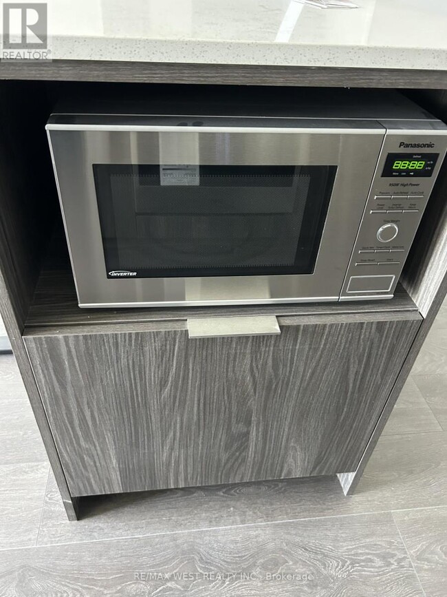 Building Photo - 130 River St