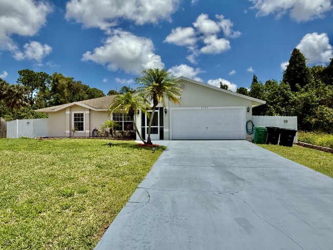 Building Photo - 1757 SW Gemini Ln