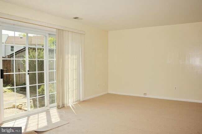 Building Photo - 6533 Yadkin Ct