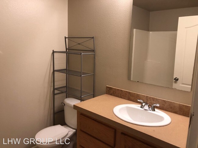 Building Photo - 781 Hilltop Dr