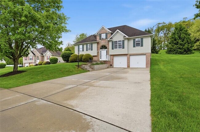 Building Photo - 223 Cottonwood Ln