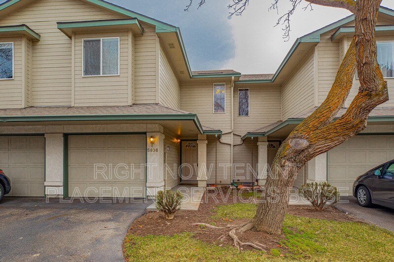 Primary Photo - 5836 N Cobbler Ln