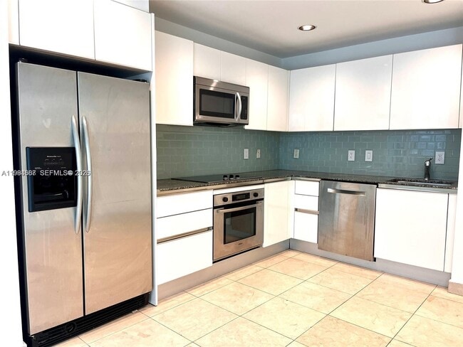Building Photo - 1060 Brickell Ave
