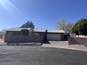 Building Photo - 1702 Halo Cir SE