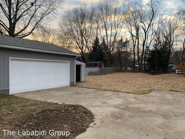 Building Photo - 3 br, 1 bath House - 2064 Beach Dr.