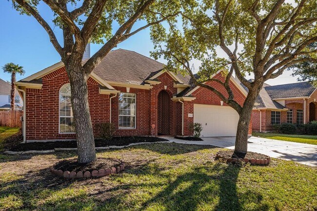 Building Photo - 506 Green Cedar Dr