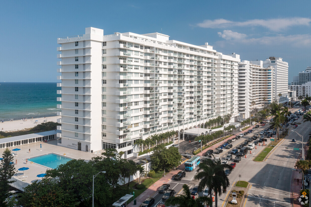 Foto principal - Pavillion Condo