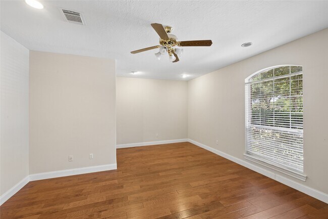Foto del edificio - 6414 Pinewood Trace Ln