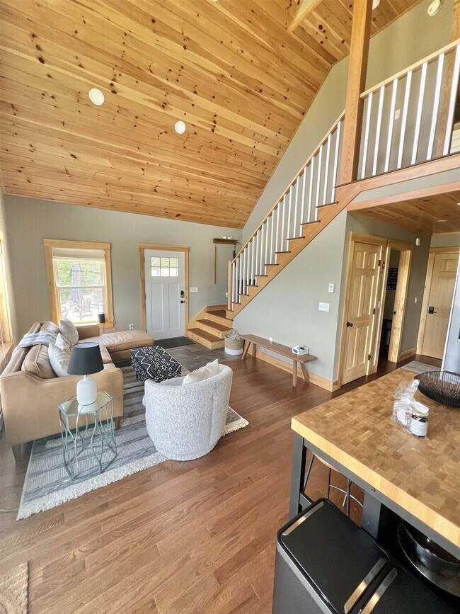 Foto del edificio - 103 Douglas Hill Rd