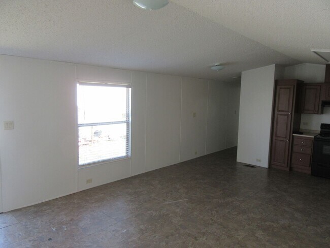 Foto del edificio - 102 Sims Ave