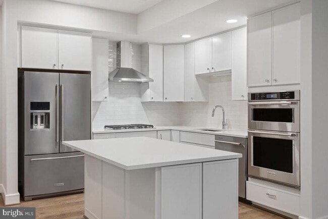 Building Photo - 635 Slaters Ln