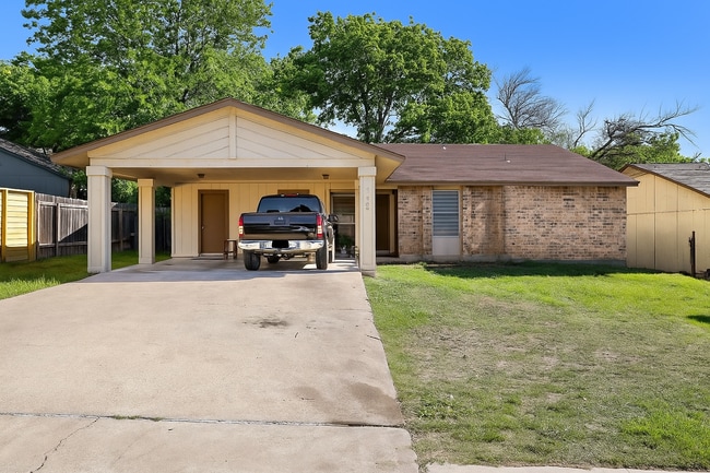 Building Photo - 1202 Dobie Dr