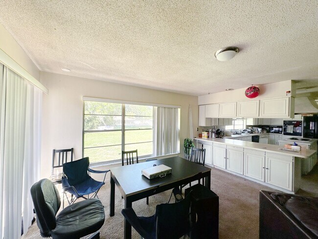Building Photo - Huge 5 Bedroom, 3 Bathroom House -- Just S...