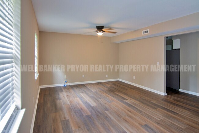 Foto del edificio - 5824 Moody Sawyer Rd