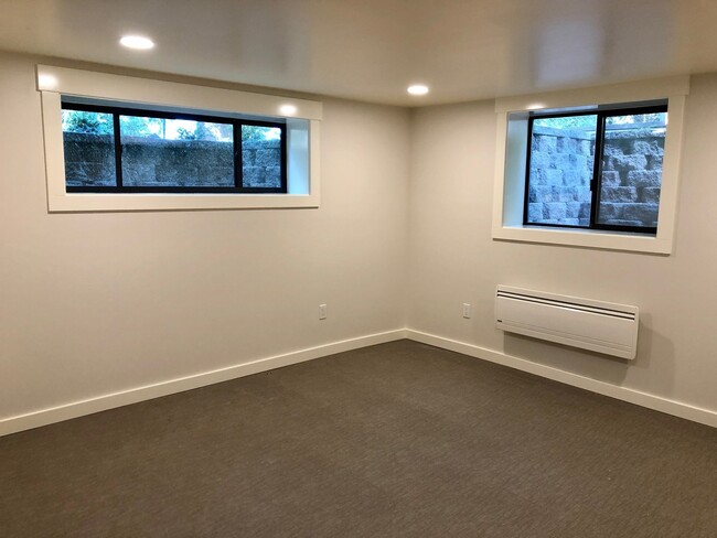 Building Photo - 92nd4015