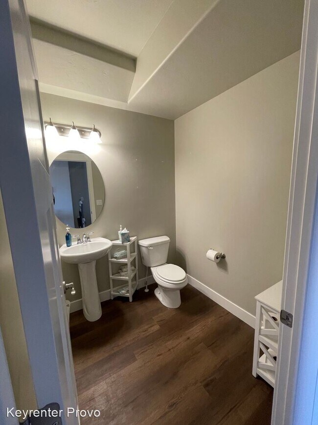 Building Photo - 4 br, 3.5 bath House - 876 s Aspen Loop
