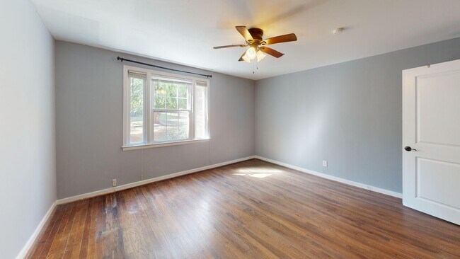 Foto del edificio - Newly Updated Silver Spring Three Bedroom for Rent! Brand New HVAC System, Stainless Steel Applia...