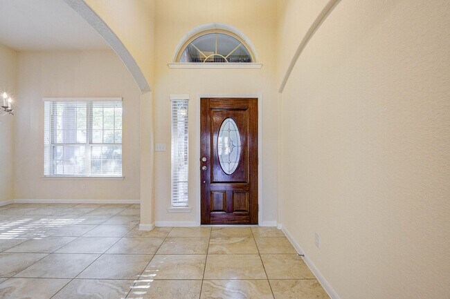 Foto del edificio - Exquisite 4-bedroom, 3.5-bathroom home in ...