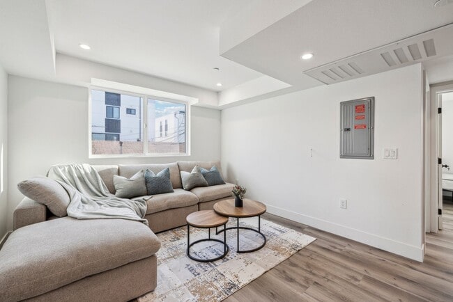 Interior Photo - MH 1314 W 35th Pl