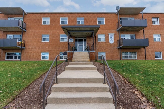 Photo du bâtiment - Bayfield Manor Apartments