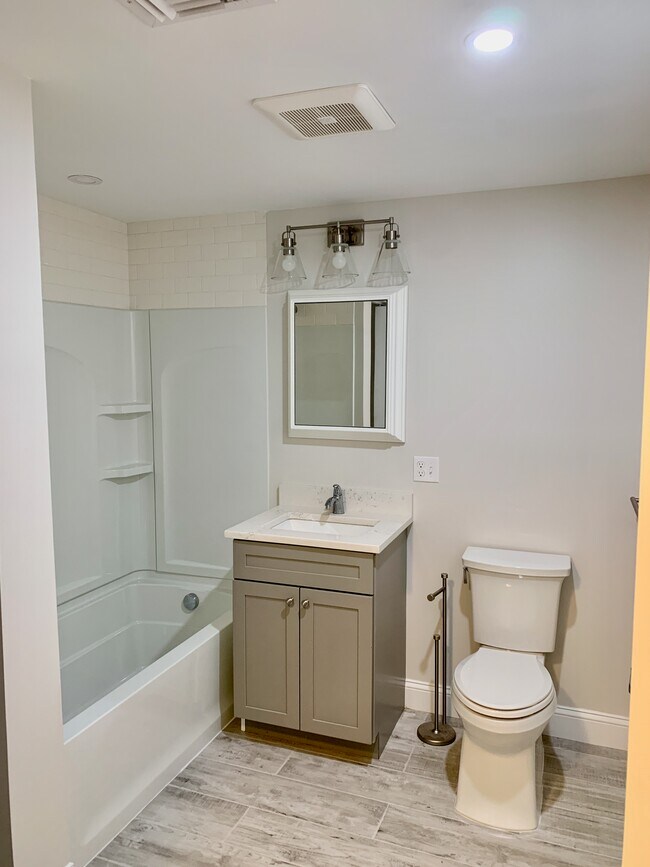 Bathroom - 201 Franklin Crossing Rd