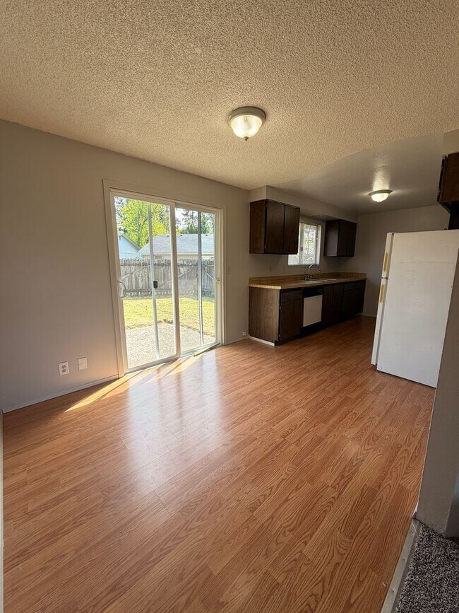 Foto del edificio - 2-Bedroom Duplex in Thurston