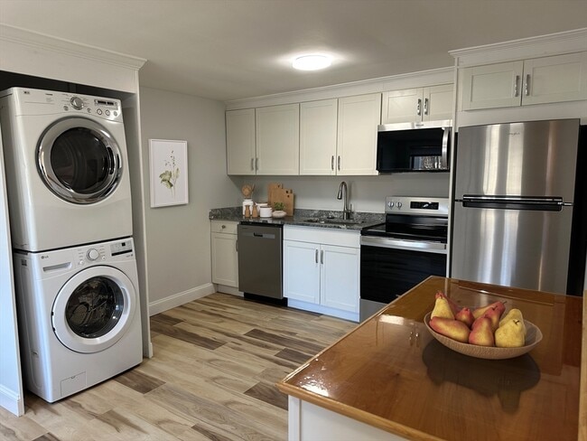 Building Photo - 250 Walnut St