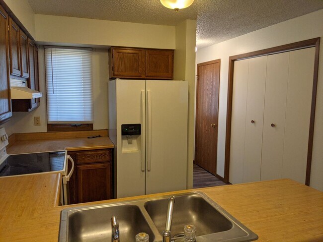 Foto del edificio - Quiet apartment along Westwinds