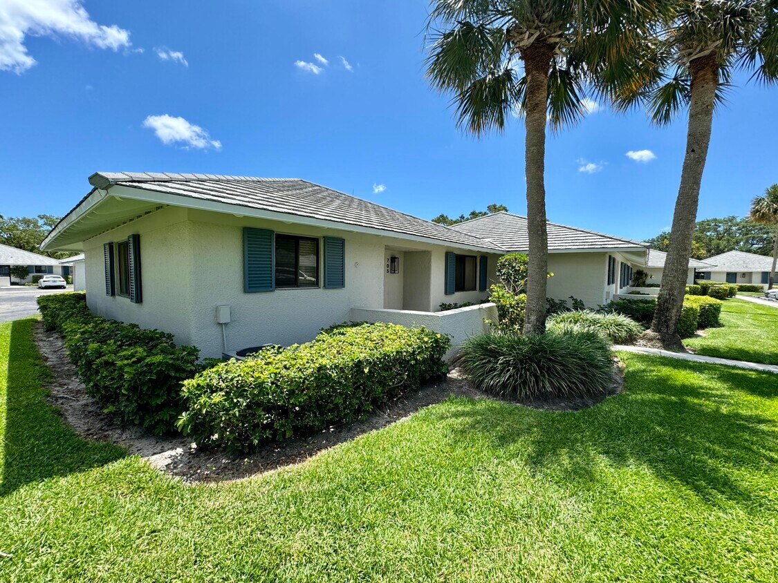 Primary Photo - 705 Club Dr