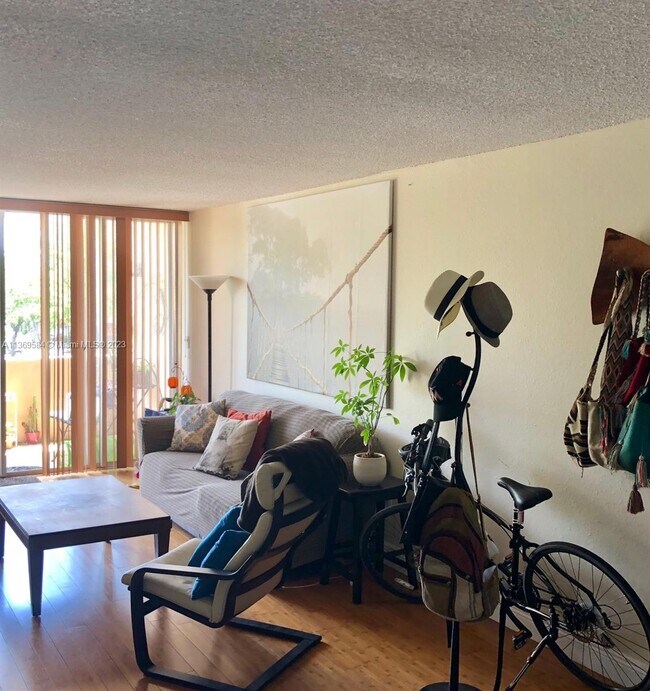 Foto del edificio - 2160 SW 16th Ave