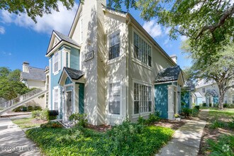 Building Photo - 13703 Richmond Park Dr N