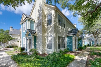 Building Photo - 13703 Richmond Park Dr N