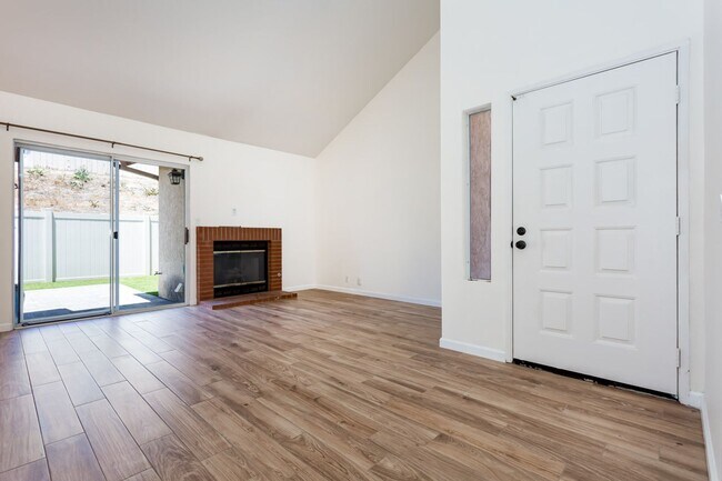 Foto del edificio - Charming Remodeled Townhome!