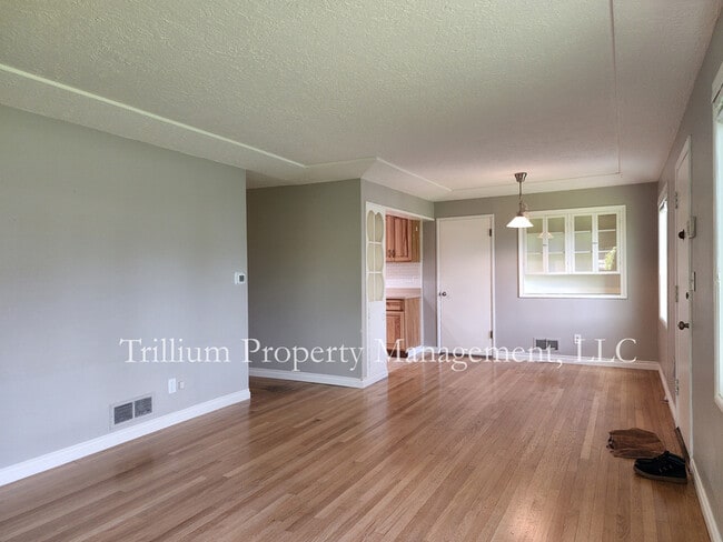 Building Photo - 5114 SE 51st Ave