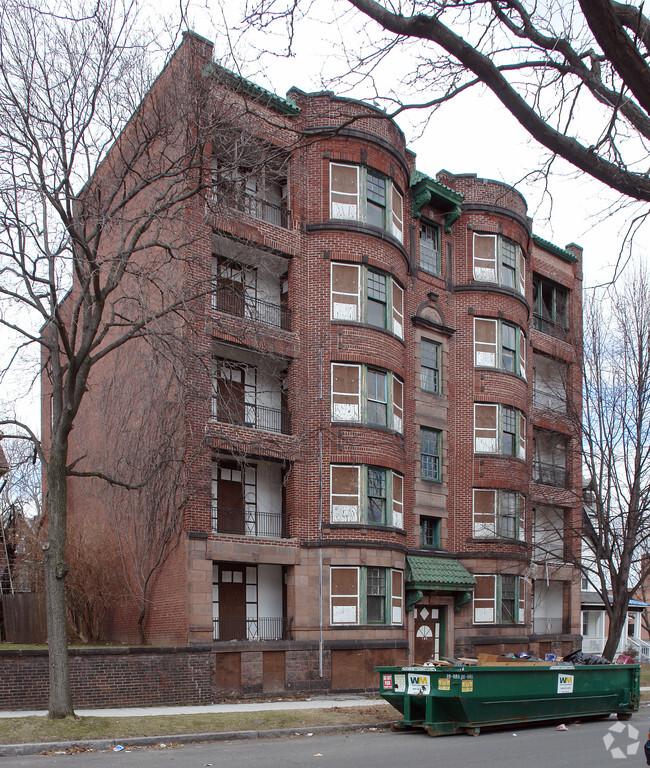 Building Photo - The Pine