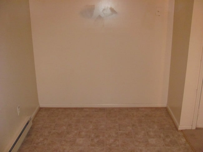 Interior - W.R. Cropper Apartments