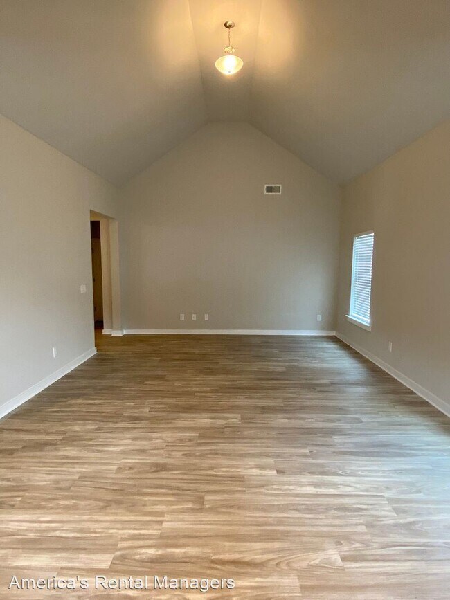 Foto del edificio - 4 br, 2 bath House - 60 Barnett Place
