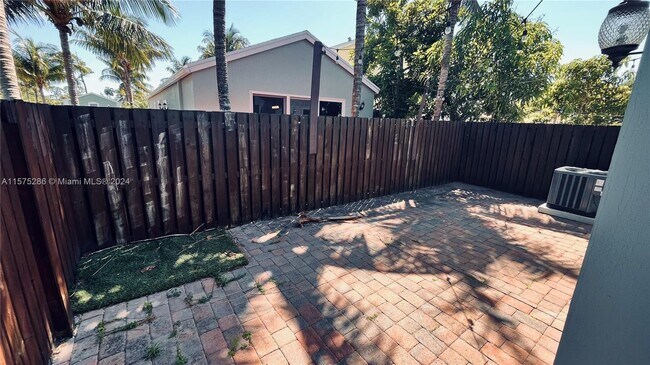 Foto del edificio - 3102 Shelby Way